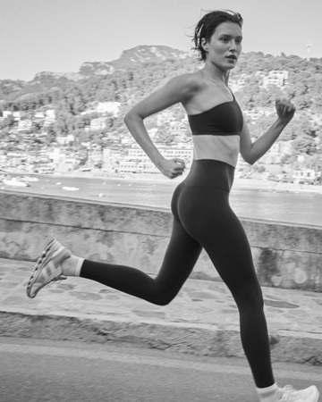 Offshore Top + Super Moves Tight in Jet