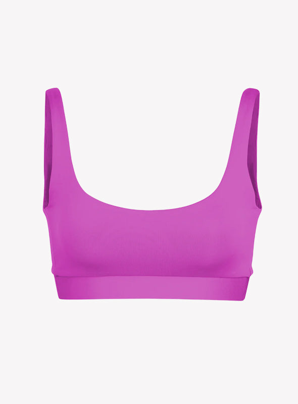 Cloud-soft straps. Stay-put bra band. Created so you can pull focus and win the point.