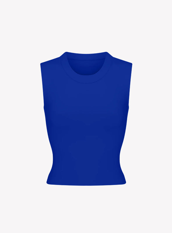 Made for rallies under long days of sun. Breathable, sleek, and sun-ready.
